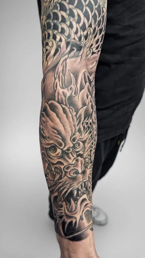 Arm mit japanischem Drachen als Cover-Up